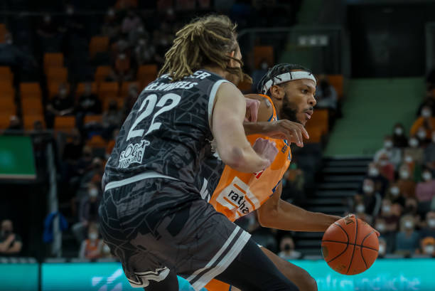 供了深入探 供了深入探