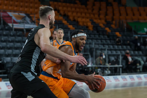 迫使泰山队 迫使泰山队