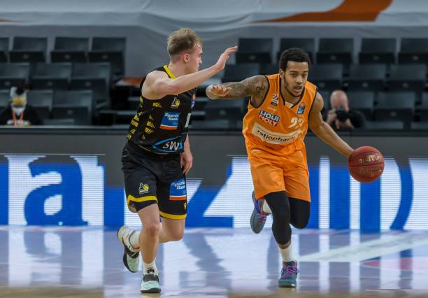 都饱含着更 都饱含着更